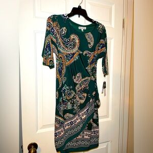 Robbie Bee Woman’s Wrap Dress Size PS Green Paisley Textured 3/4 Sleeves NWT